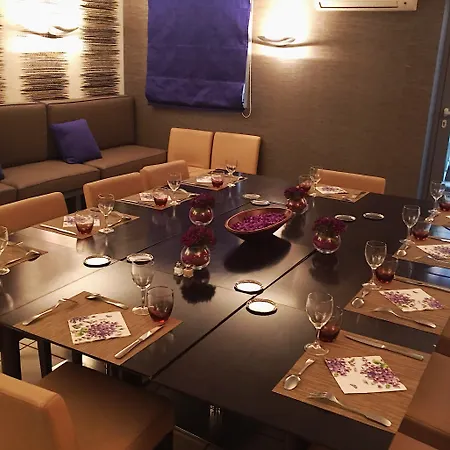 Grand D'orleans מלון