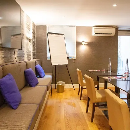 Grand D'orleans מלון