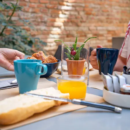 Grand D'orleans מלון 3*